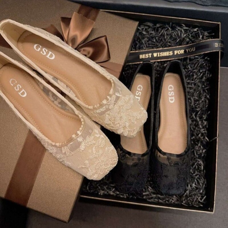 Loafer Flat Women - エレガントな透かし模様のメッシュ素材を使用した、大きめのサイズの新しいフェアリースタイルのレース結びスリッパ。フラットヒールで、ゴム底。