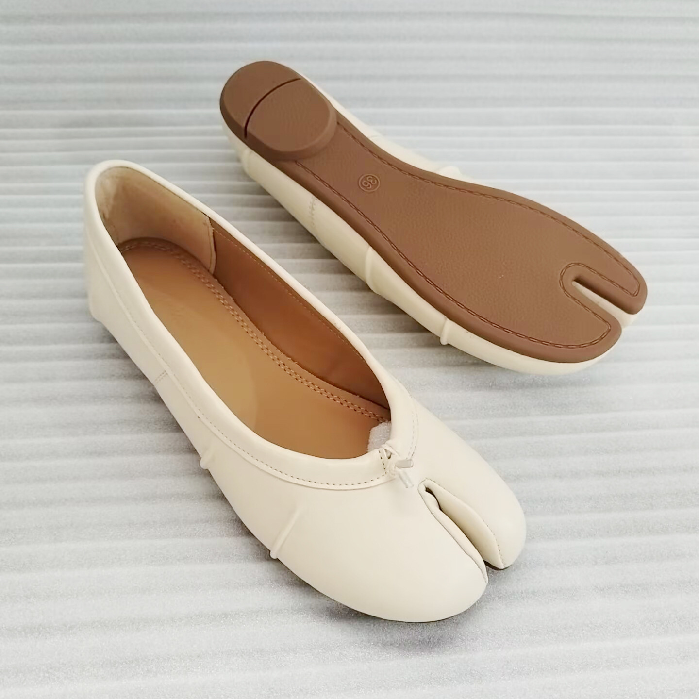 新しいスプリットトゥフラットシューズ女性レトロバレエフラット - Loafer Flat Women のレビューと価格