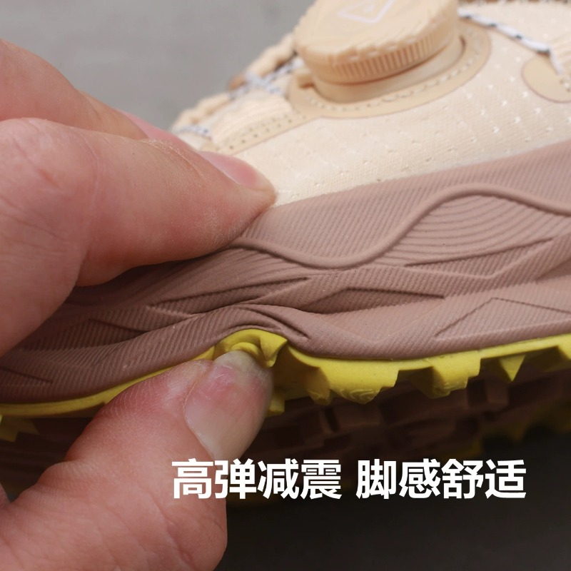 定番ブランドのトレイルランニングシューズ、男女兼用ワイドウォ - Women'S Shoes Vs Men'S のレビューと価格
