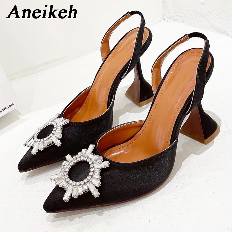 Eikeh-女性用シルクハイヒール,クリスタルとバタフライノ - Women Shoes Zara のレビューと価格