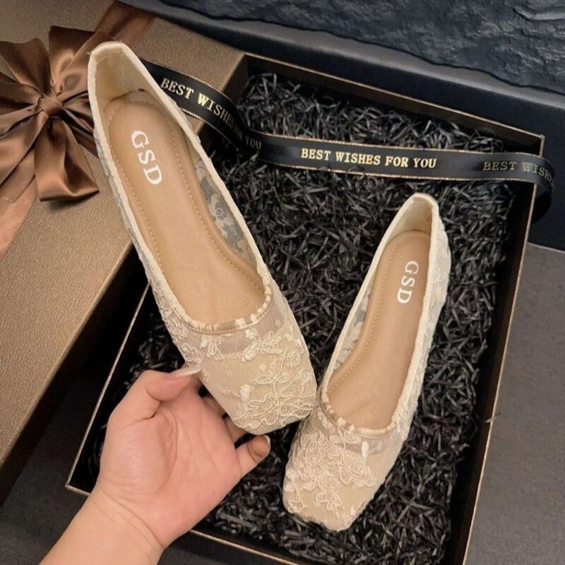 エレガントな透かし模様のメッシュ素材を使用した、大きめのサイ - Loafer Flat Women のレビューと価格