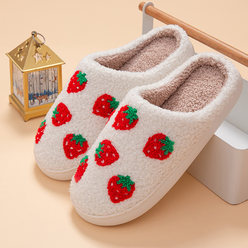 イチゴ柄レディーススリッパ 室内用フラット冬用デザイナーズシ - Women Shoes For Winter のレビューと価格
