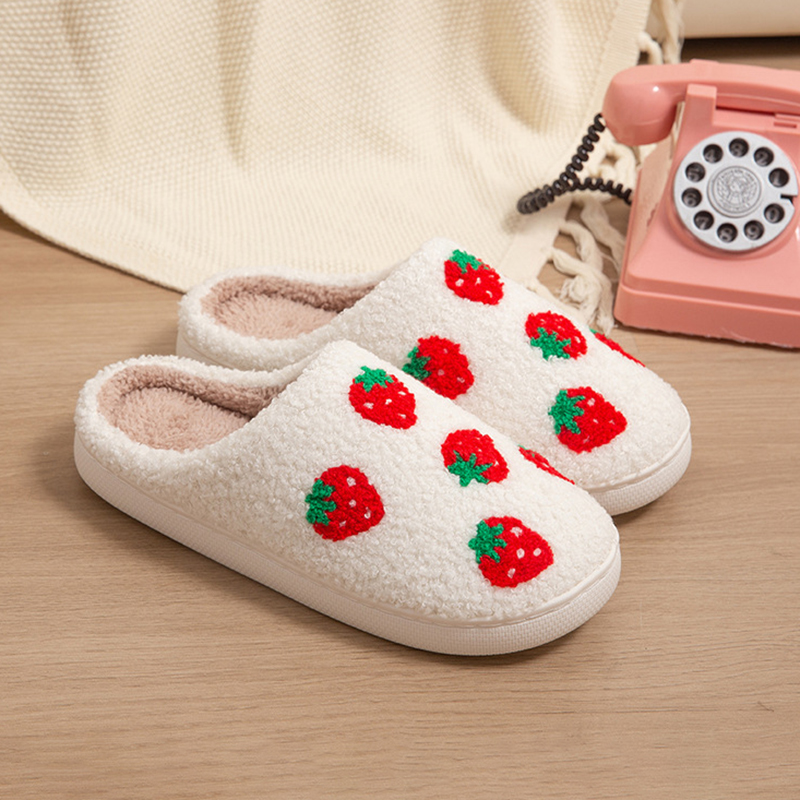 イチゴ柄レディーススリッパ 室内用フラット冬用デザイナーズシ - Women Shoes For Winter のレビューと価格