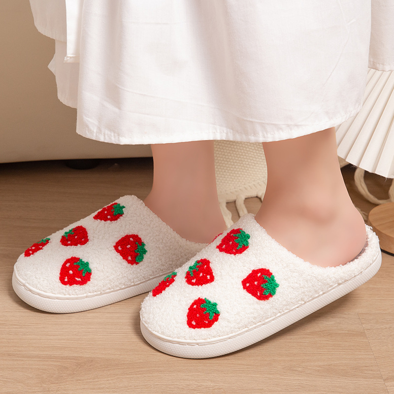 イチゴ柄レディーススリッパ 室内用フラット冬用デザイナーズシ - Women Shoes For Winter のレビューと価格
