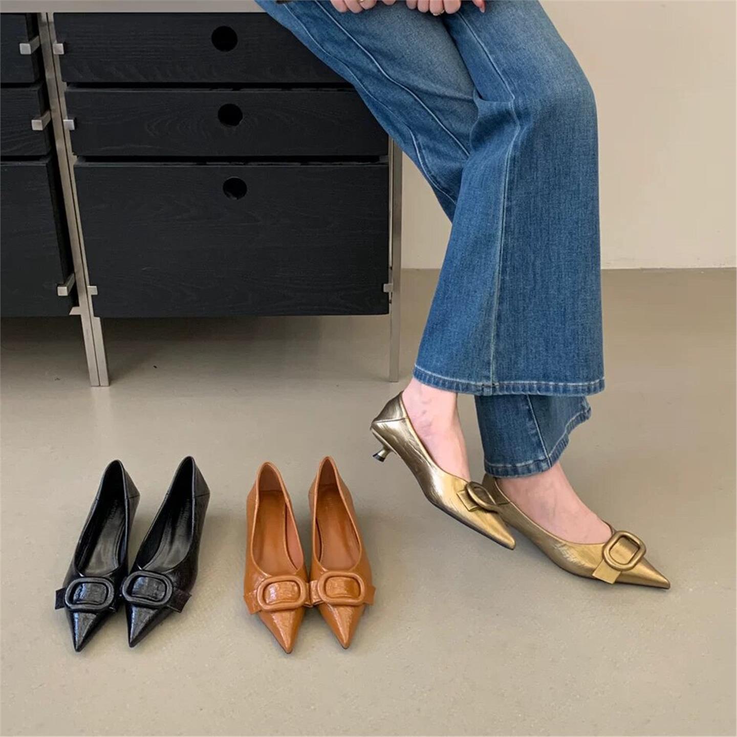 新作レディースフラットシューズ。丸いつま先のデザインで、普段 - Pointed Toe Flat のレビューと価格