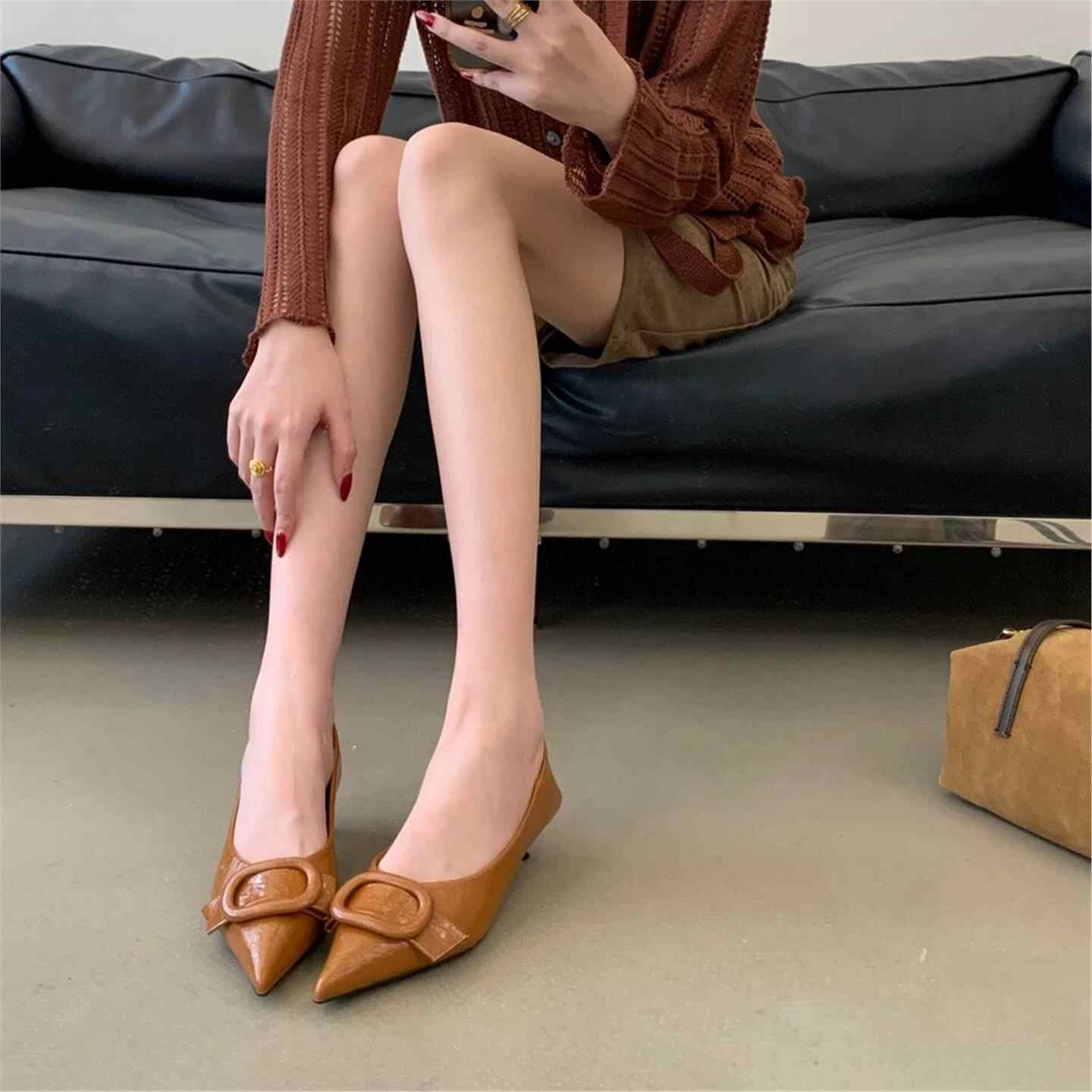 新作レディースフラットシューズ。丸いつま先のデザインで、普段 - Pointed Toe Flat のレビューと価格